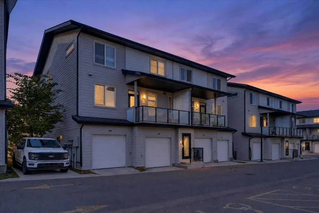 235 Redstone Walk NE #204