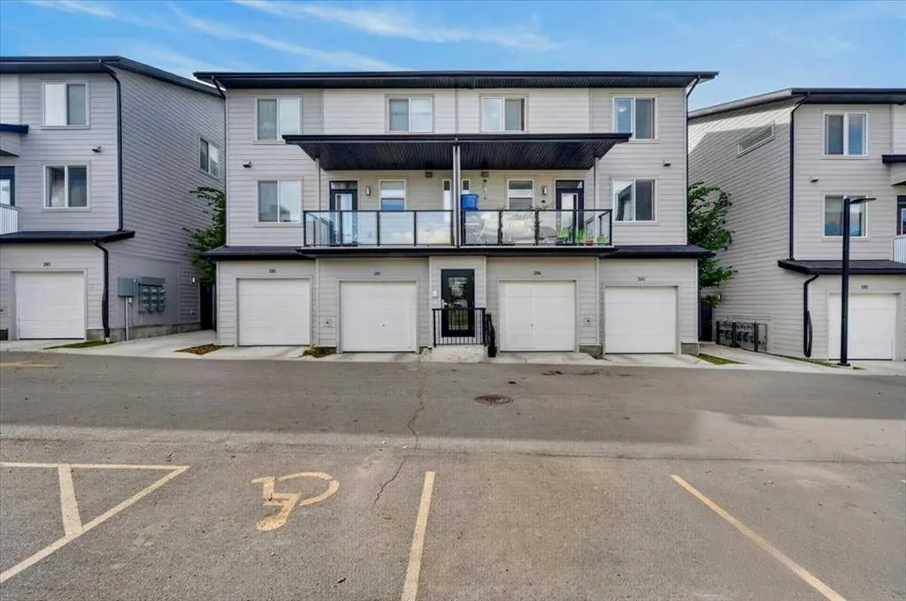 235 Redstone Walk NE #204