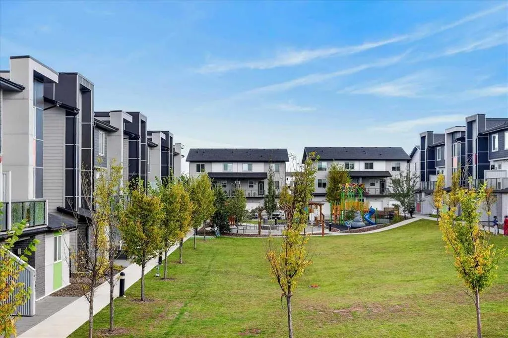 235 Redstone Walk NE #204