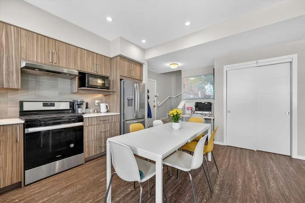 235 Redstone Walk NE #204