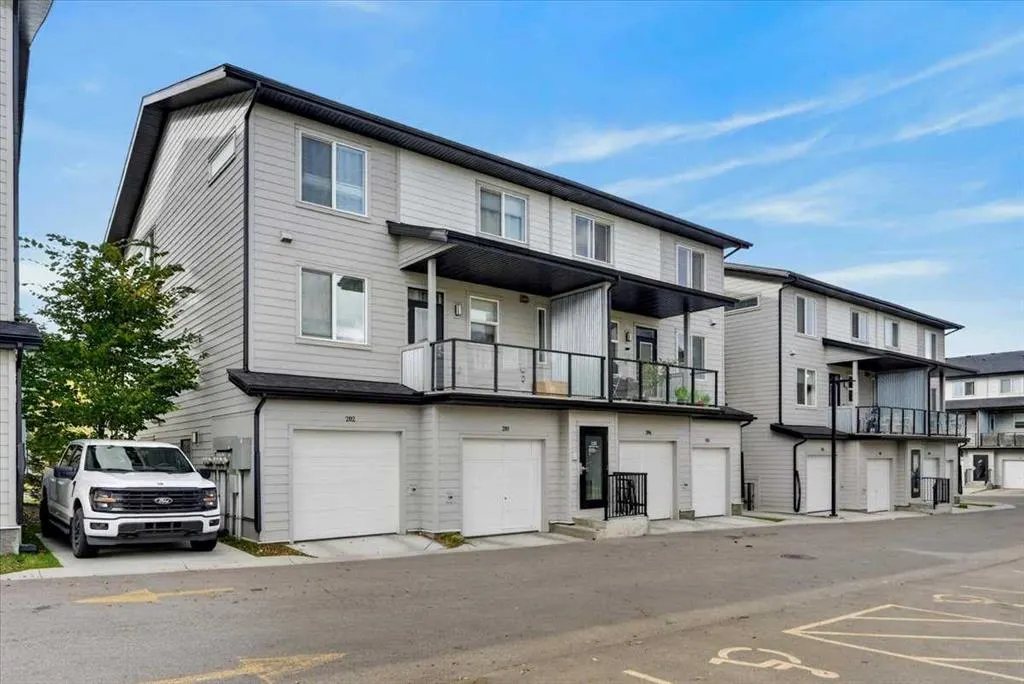 235 Redstone Walk NE #204