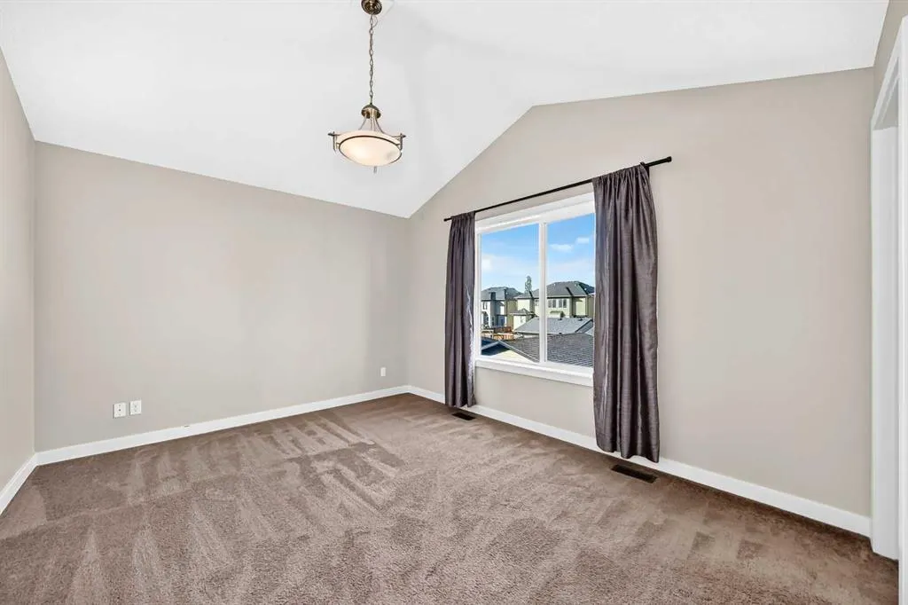83 Legacy Crescent SE