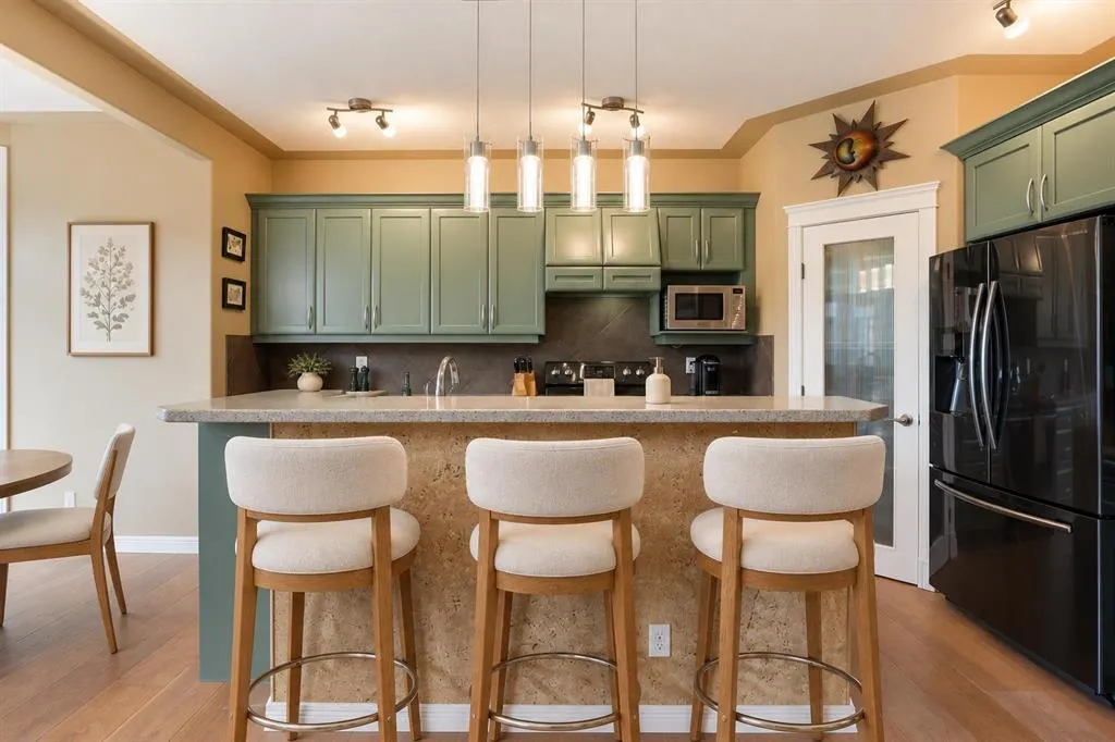 30 Discovery Ridge Gardens SW
