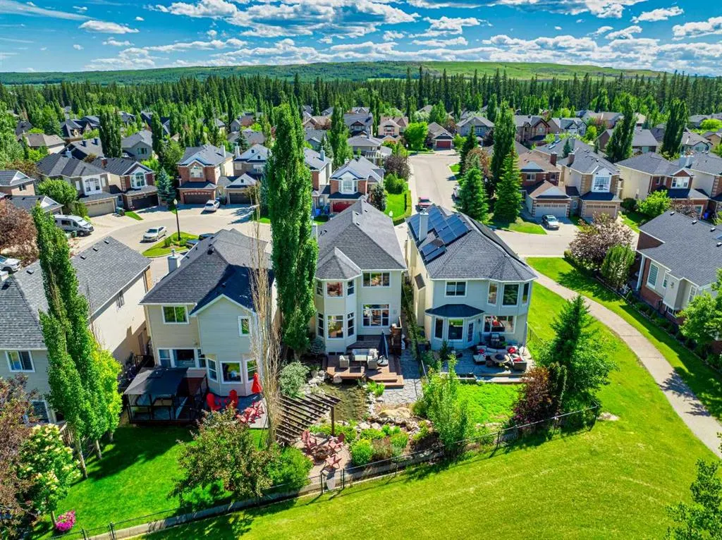 30 Discovery Ridge Gardens SW