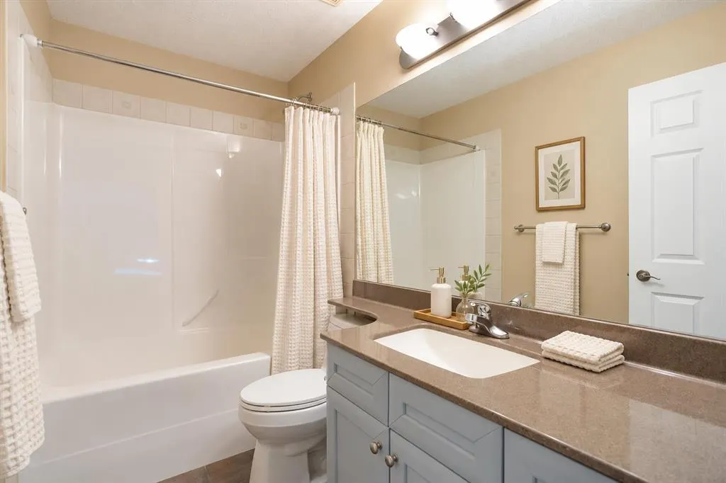 30 Discovery Ridge Gardens SW