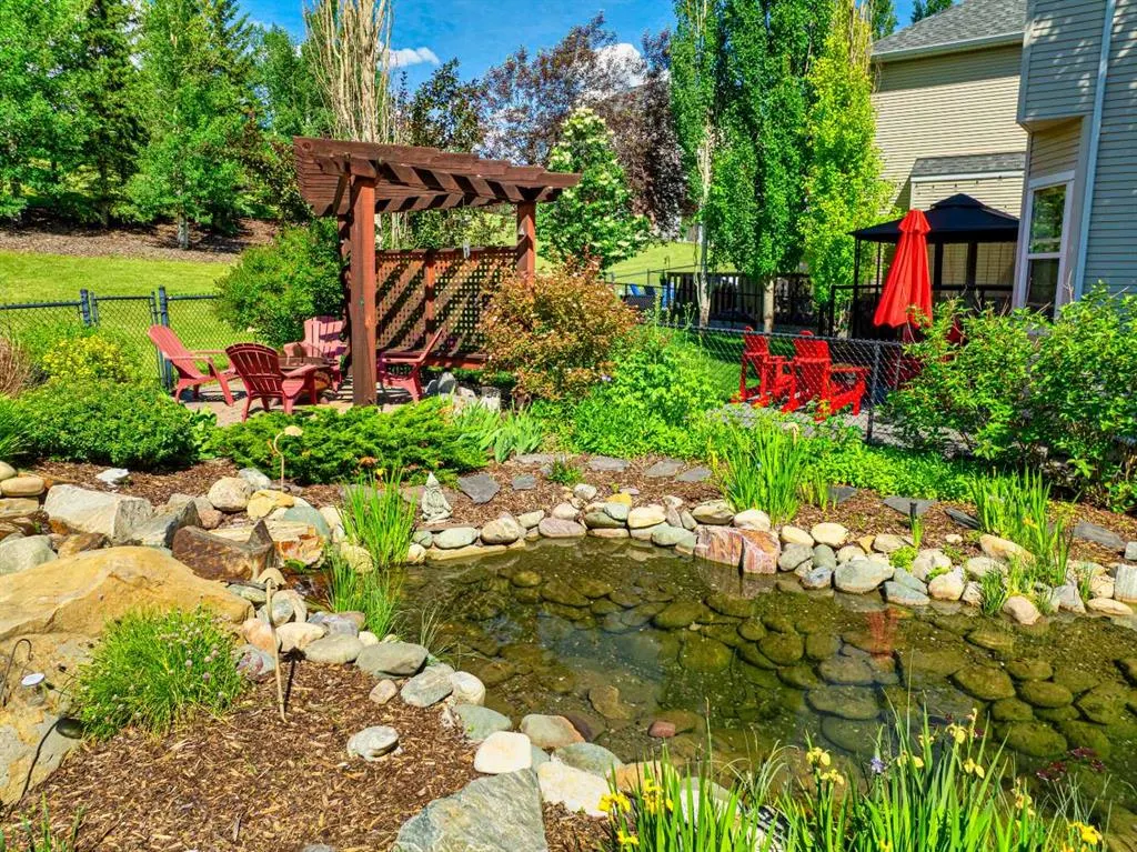 30 Discovery Ridge Gardens SW