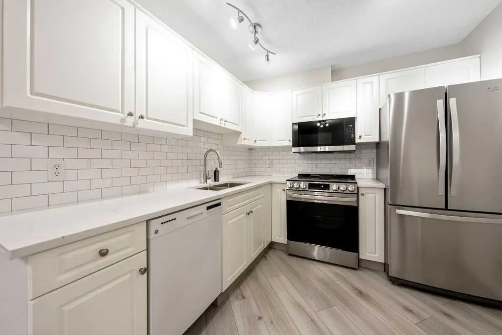 20 Sierra Morena Mews SW #109