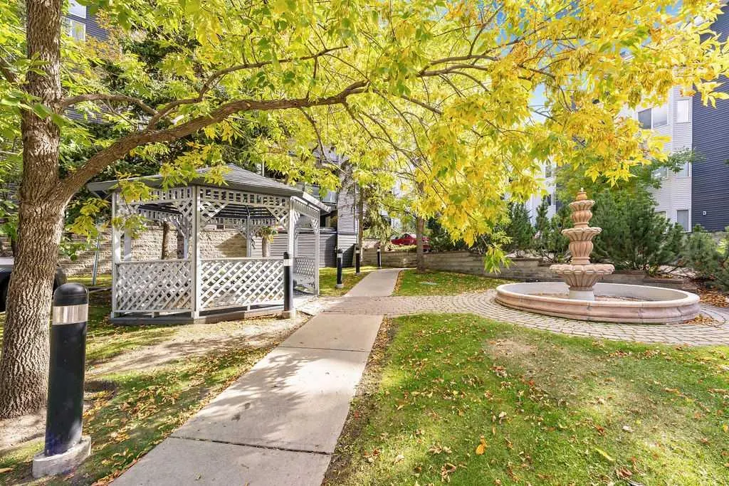 20 Sierra Morena Mews SW #109