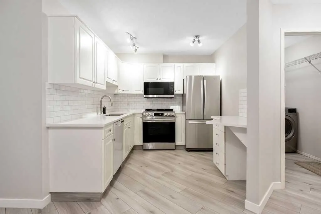 20 Sierra Morena Mews SW #109