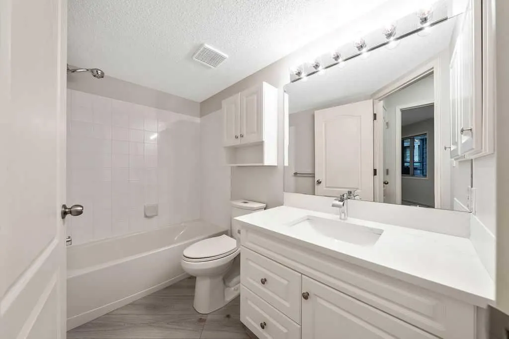 20 Sierra Morena Mews SW #109
