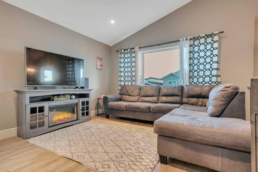 227 Livingston Close