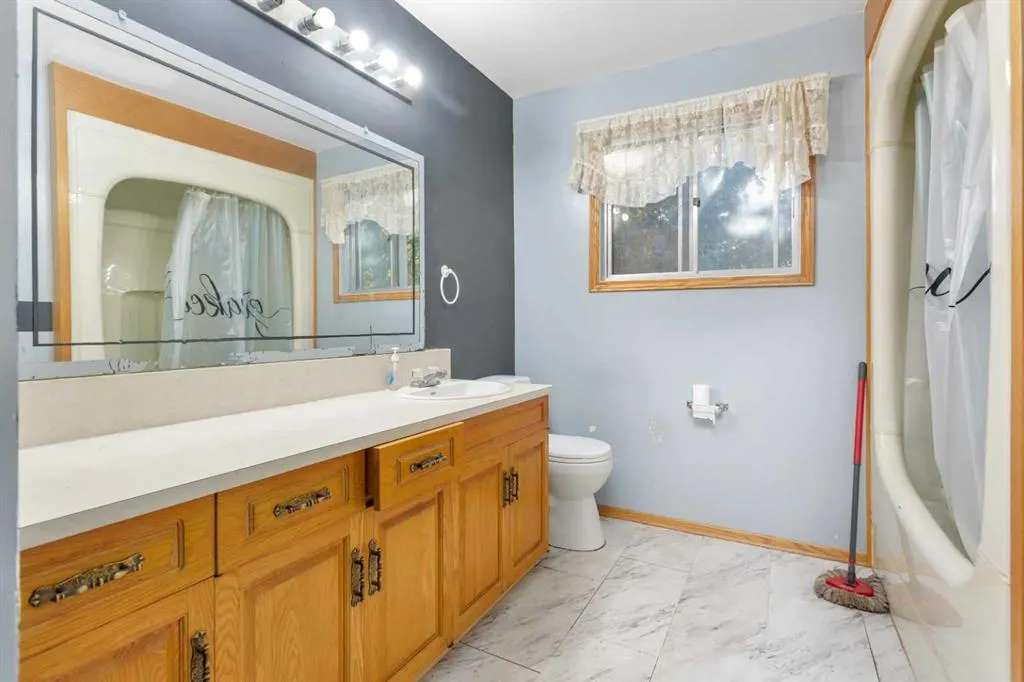 22 College Park Close