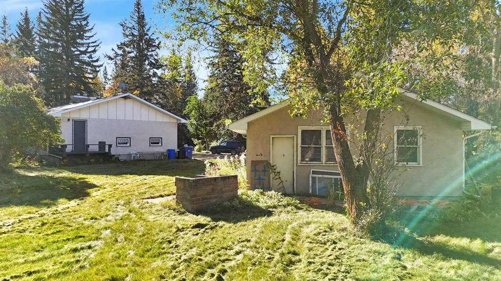 22 College Park Close