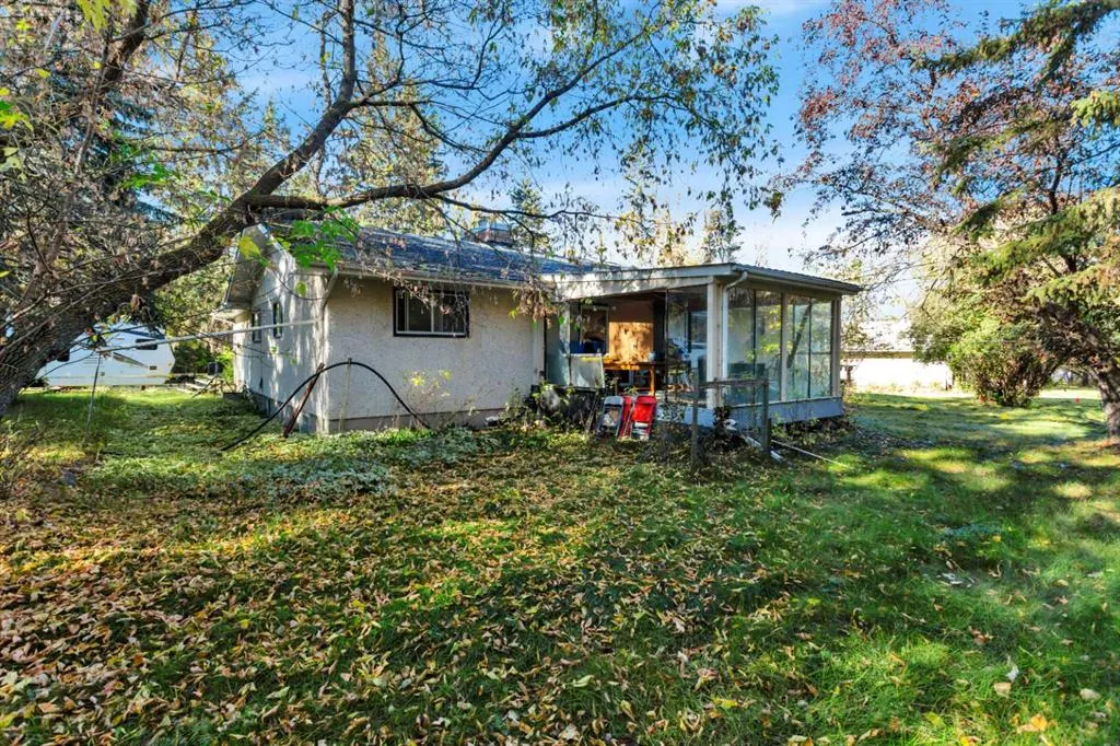 22 College Park Close