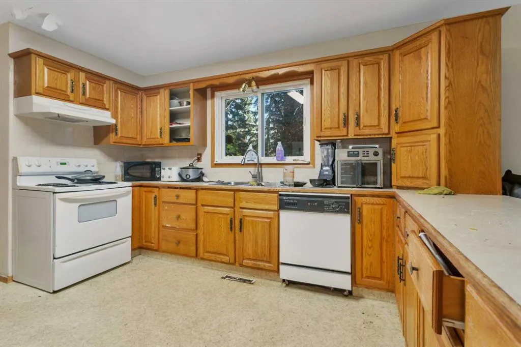 22 College Park Close