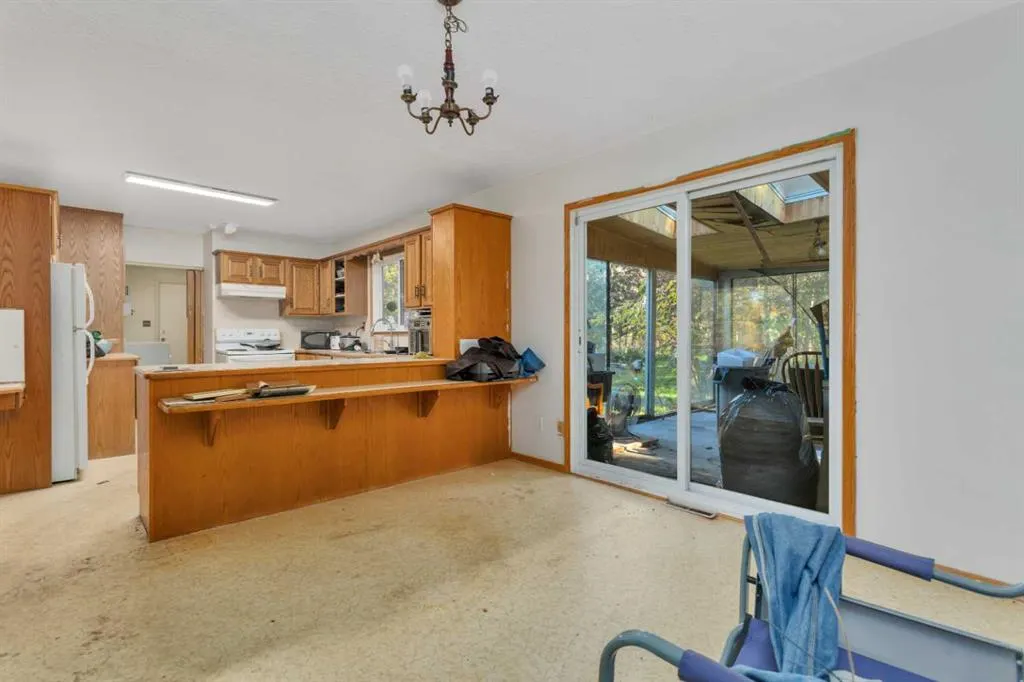 22 College Park Close