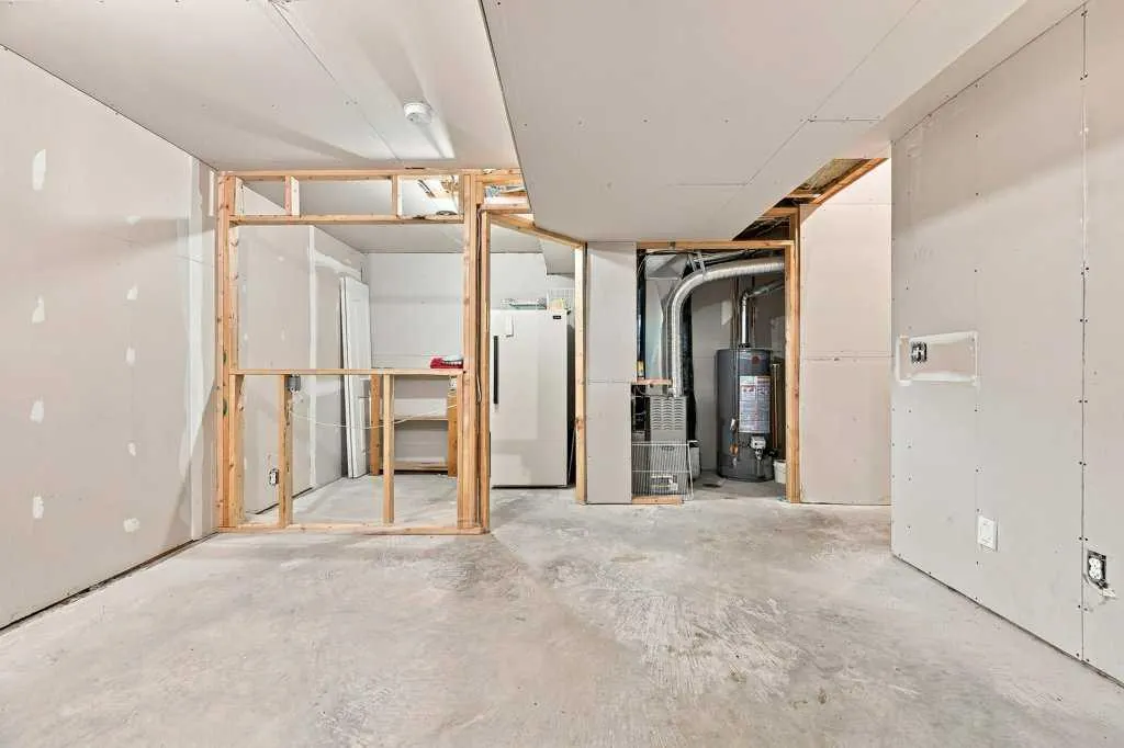 2005 Luxstone Boulevard SW #303