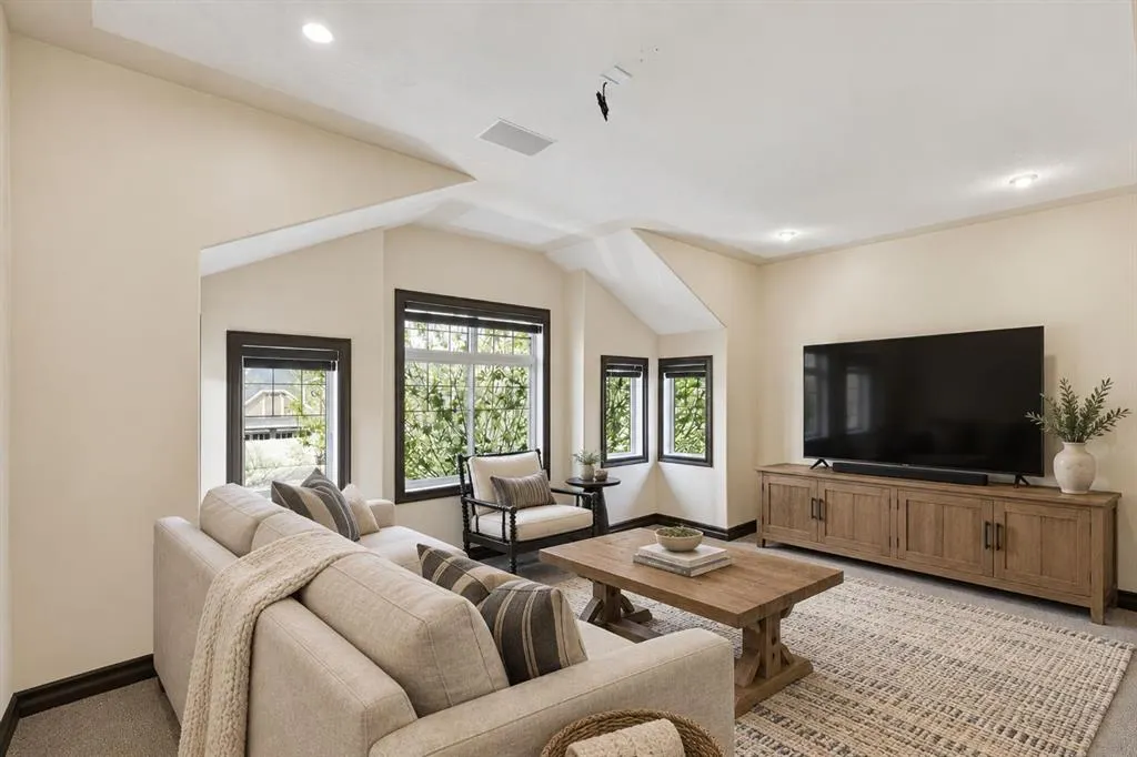 957 Coopers Drive SW