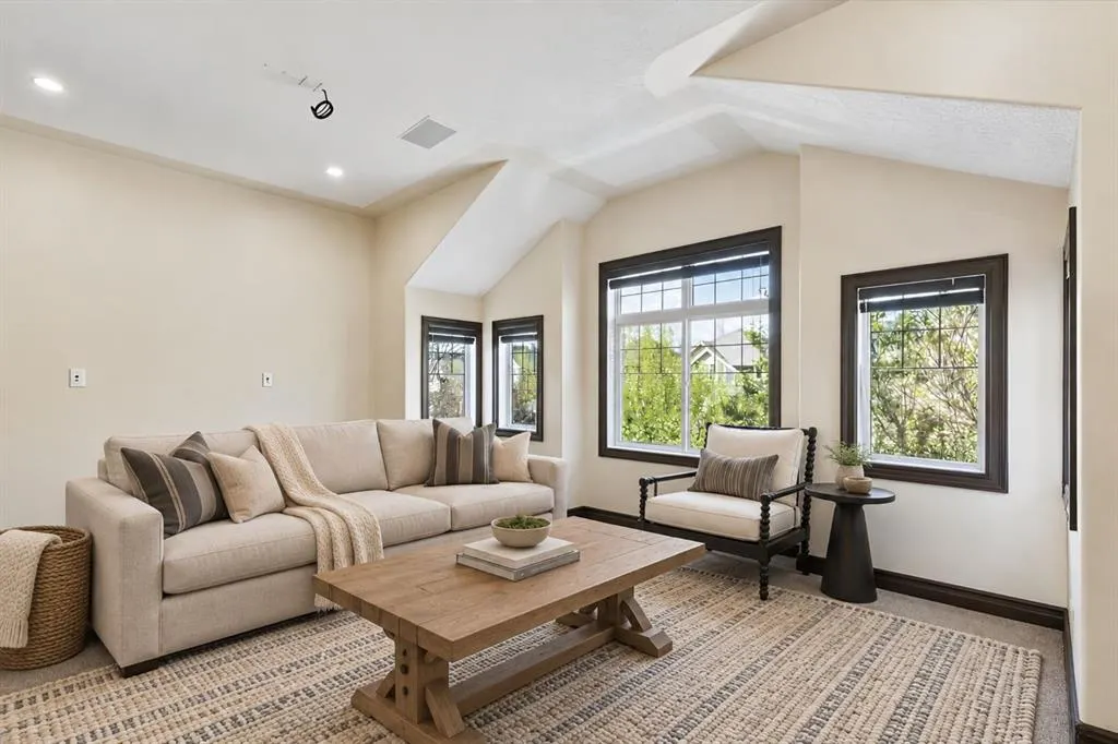 957 Coopers Drive SW