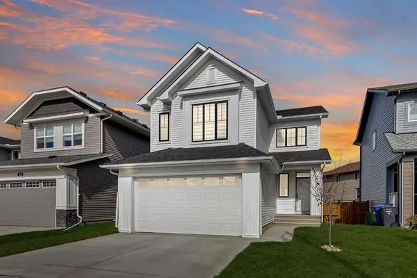 496 MONTEREY Drive SE