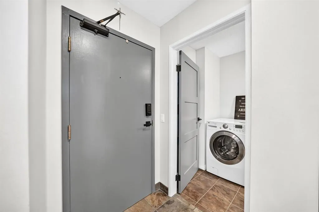 1810 11 Avenue SW #206