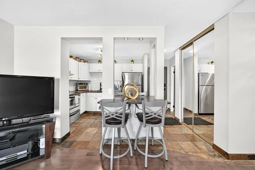 1810 11 Avenue SW #206