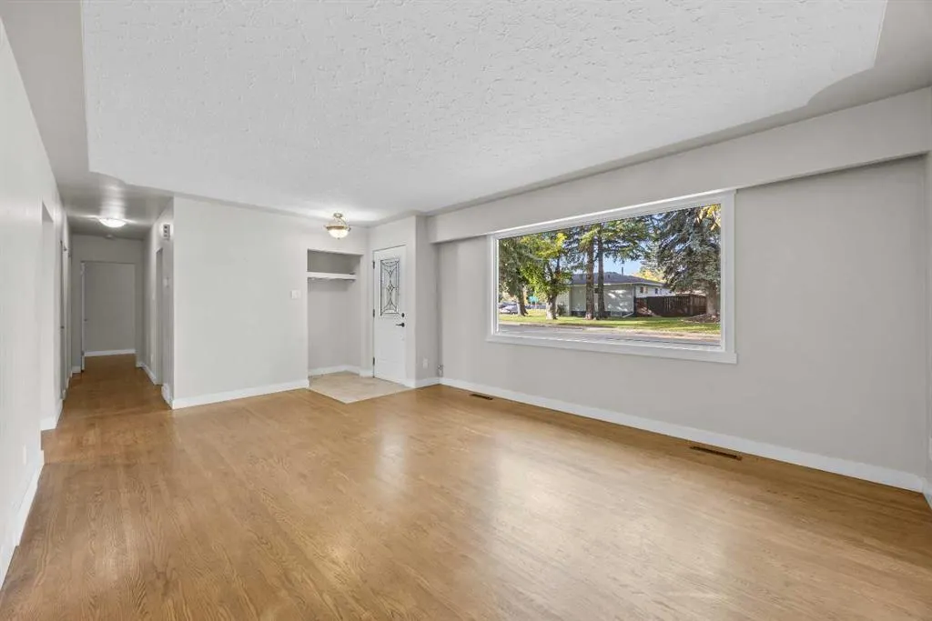 48 Selkirk Drive SW