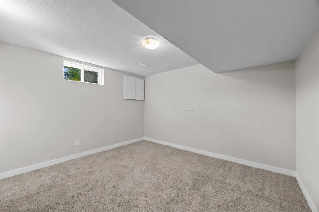48 Selkirk Drive SW