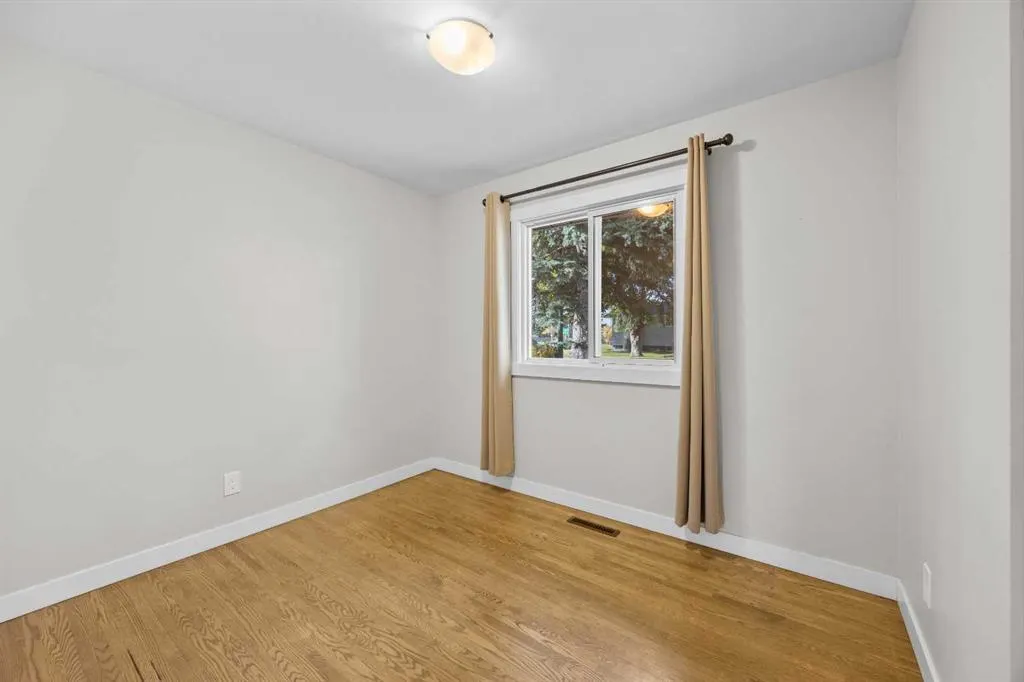 48 Selkirk Drive SW
