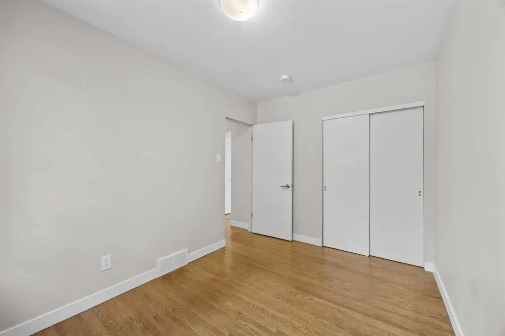 48 Selkirk Drive SW