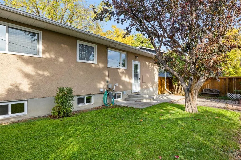48 Selkirk Drive SW