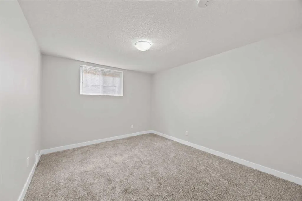 48 Selkirk Drive SW