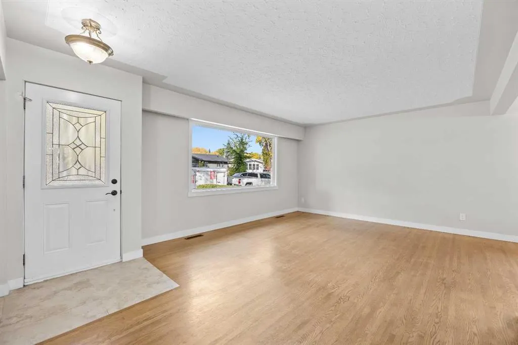 48 Selkirk Drive SW