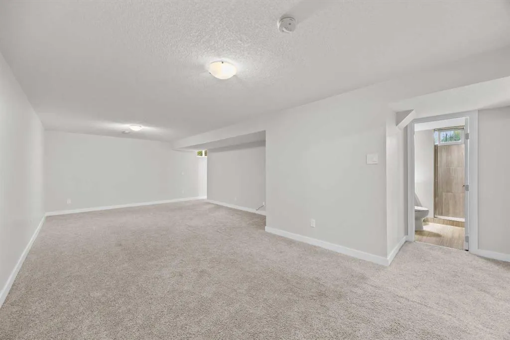 48 Selkirk Drive SW