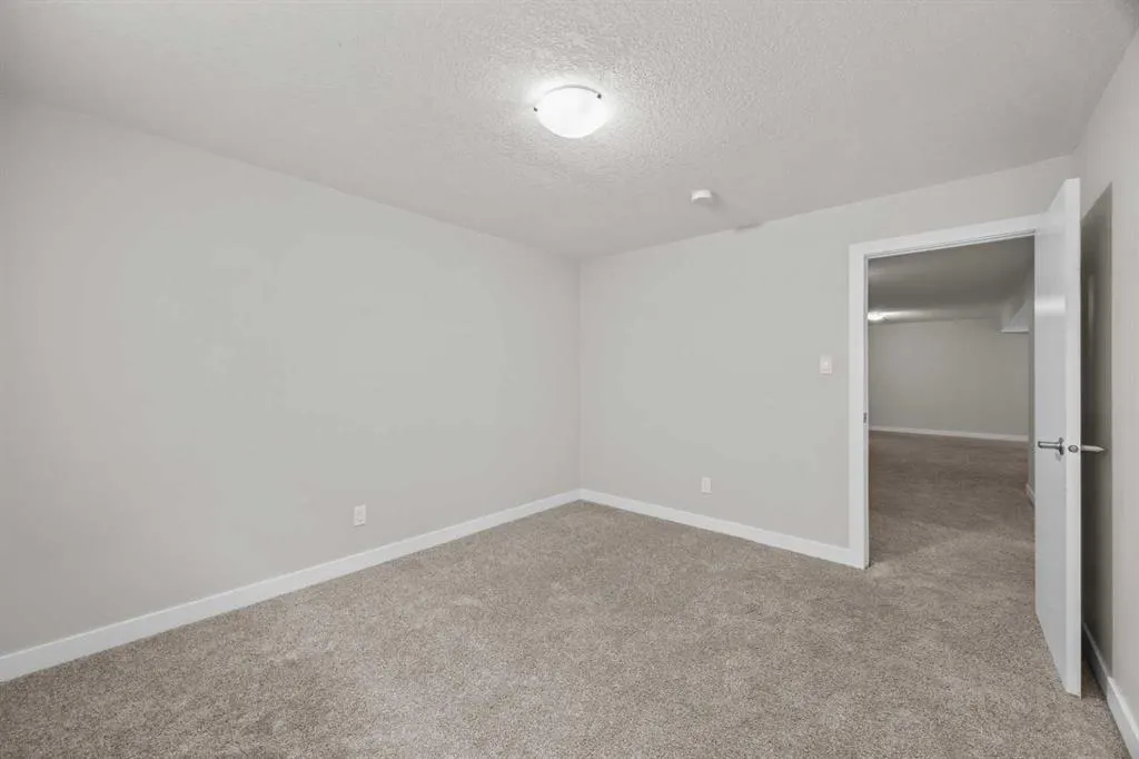 48 Selkirk Drive SW