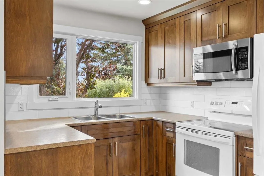 48 Selkirk Drive SW