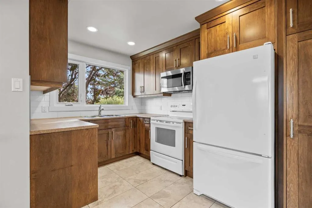 48 Selkirk Drive SW