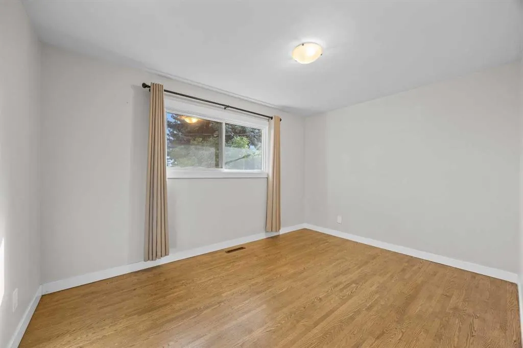 48 Selkirk Drive SW