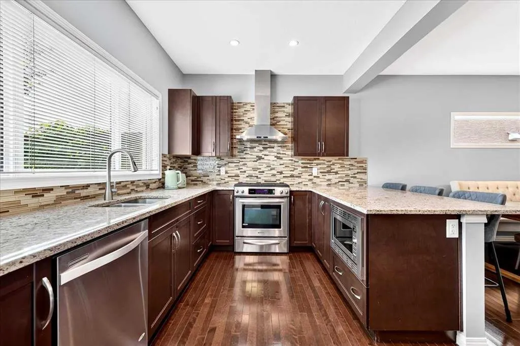 60 Mahogany Grove SE