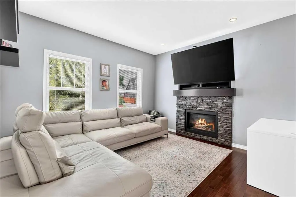 60 Mahogany Grove SE