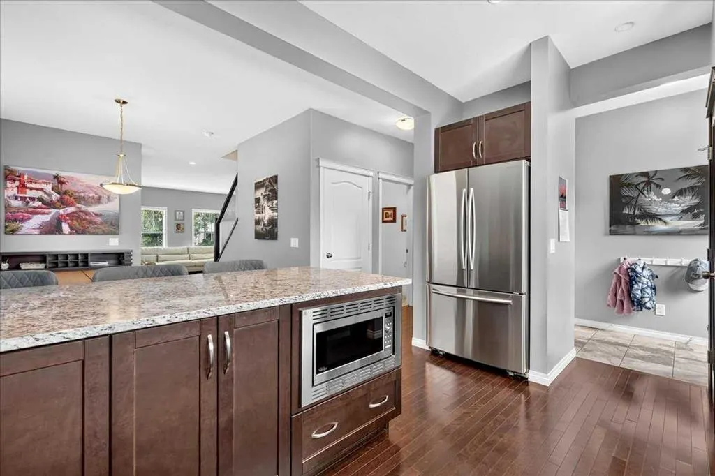 60 Mahogany Grove SE
