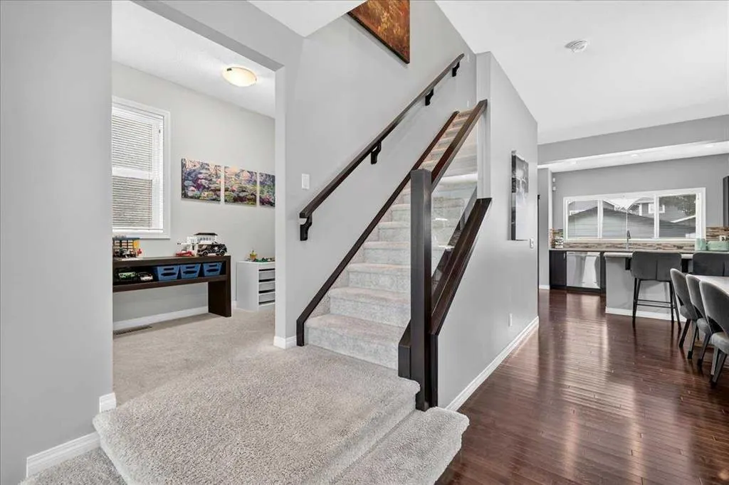 60 Mahogany Grove SE