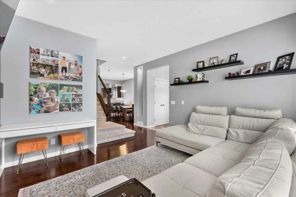 60 Mahogany Grove SE