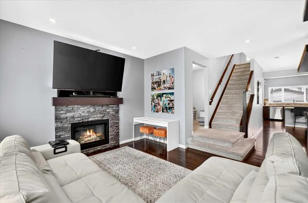 60 Mahogany Grove SE