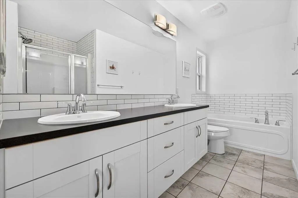 60 Mahogany Grove SE