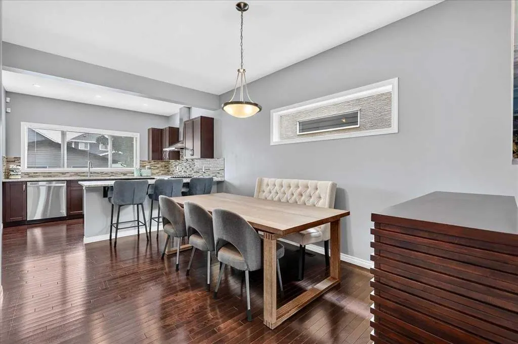 60 Mahogany Grove SE