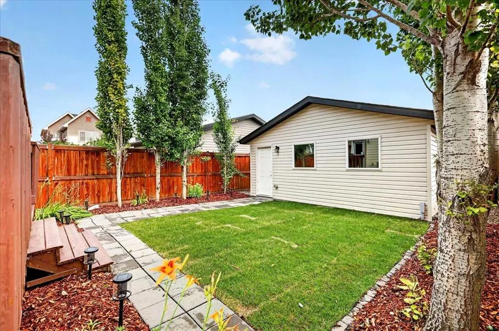 60 Mahogany Grove SE