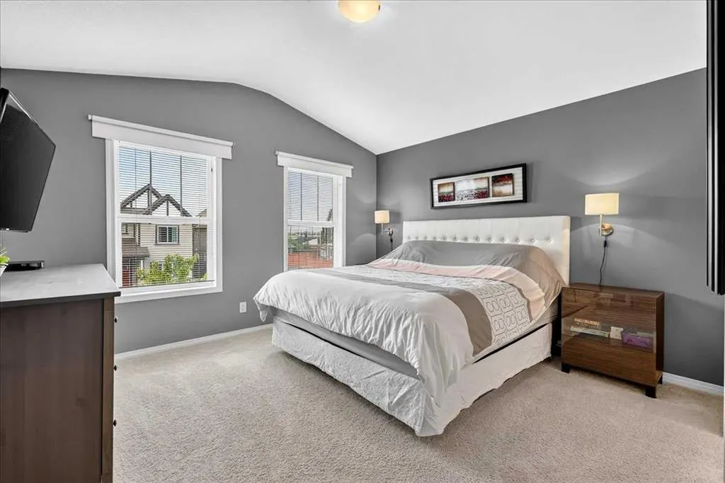 60 Mahogany Grove SE