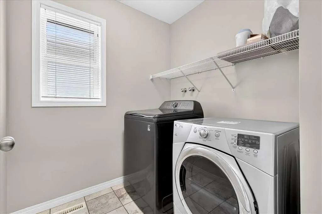 60 Mahogany Grove SE
