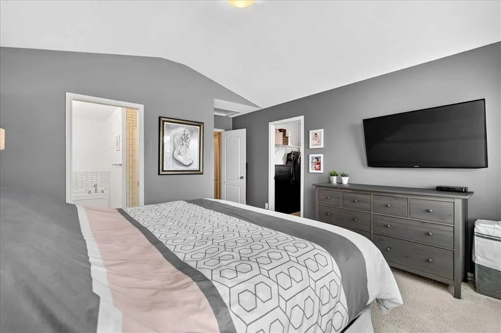 60 Mahogany Grove SE